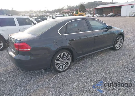2014 Volkswagen Passat 1.8T Sport z USA, uszkodzony, nr VIN 1VWBT7A38EC083343
